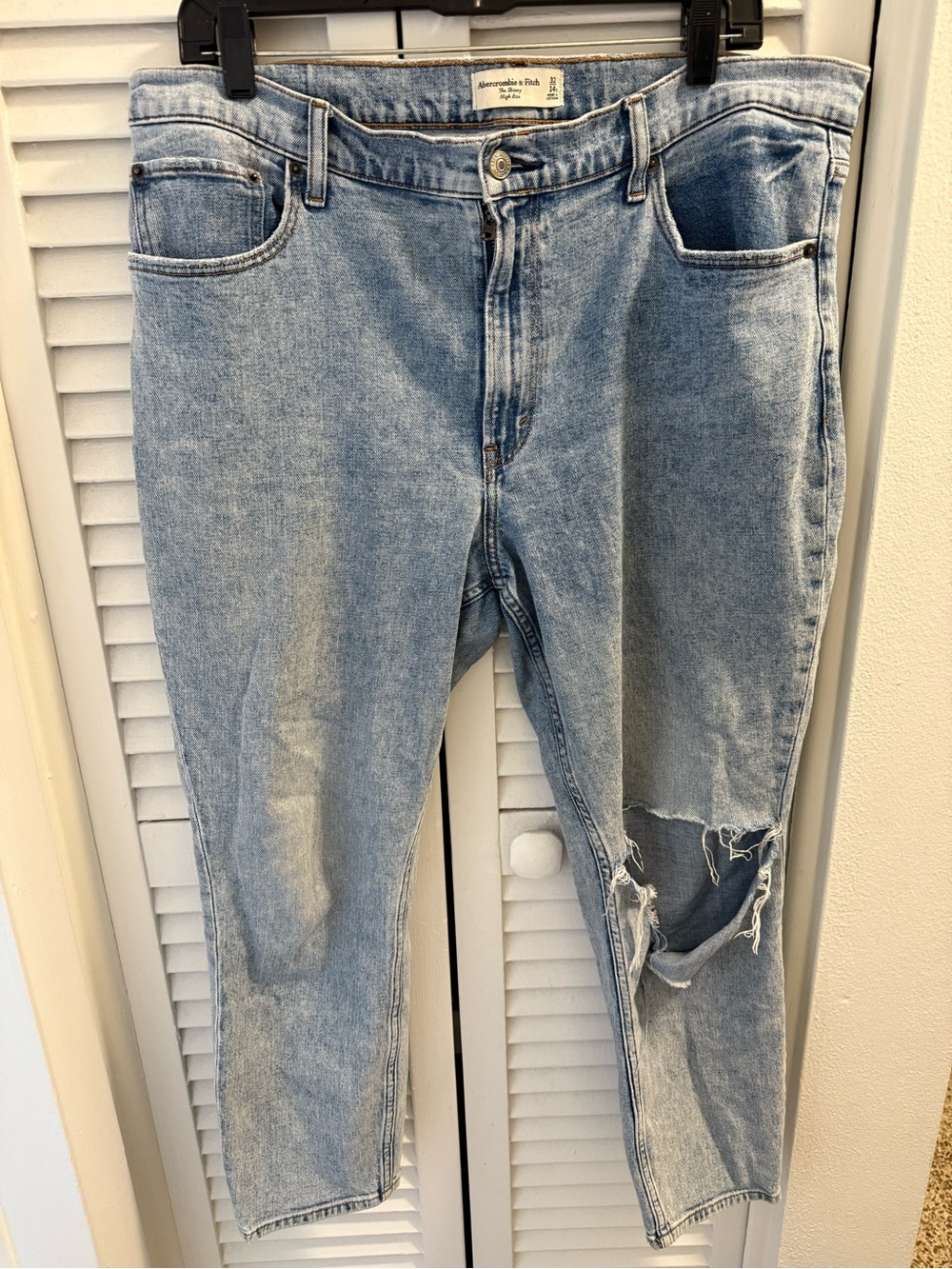 Abercrombie & Fitch Light Wash Distressed Jeans - The Skinny High Rise